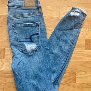 American Eagle Ripped Skinny Jean (Size 4)